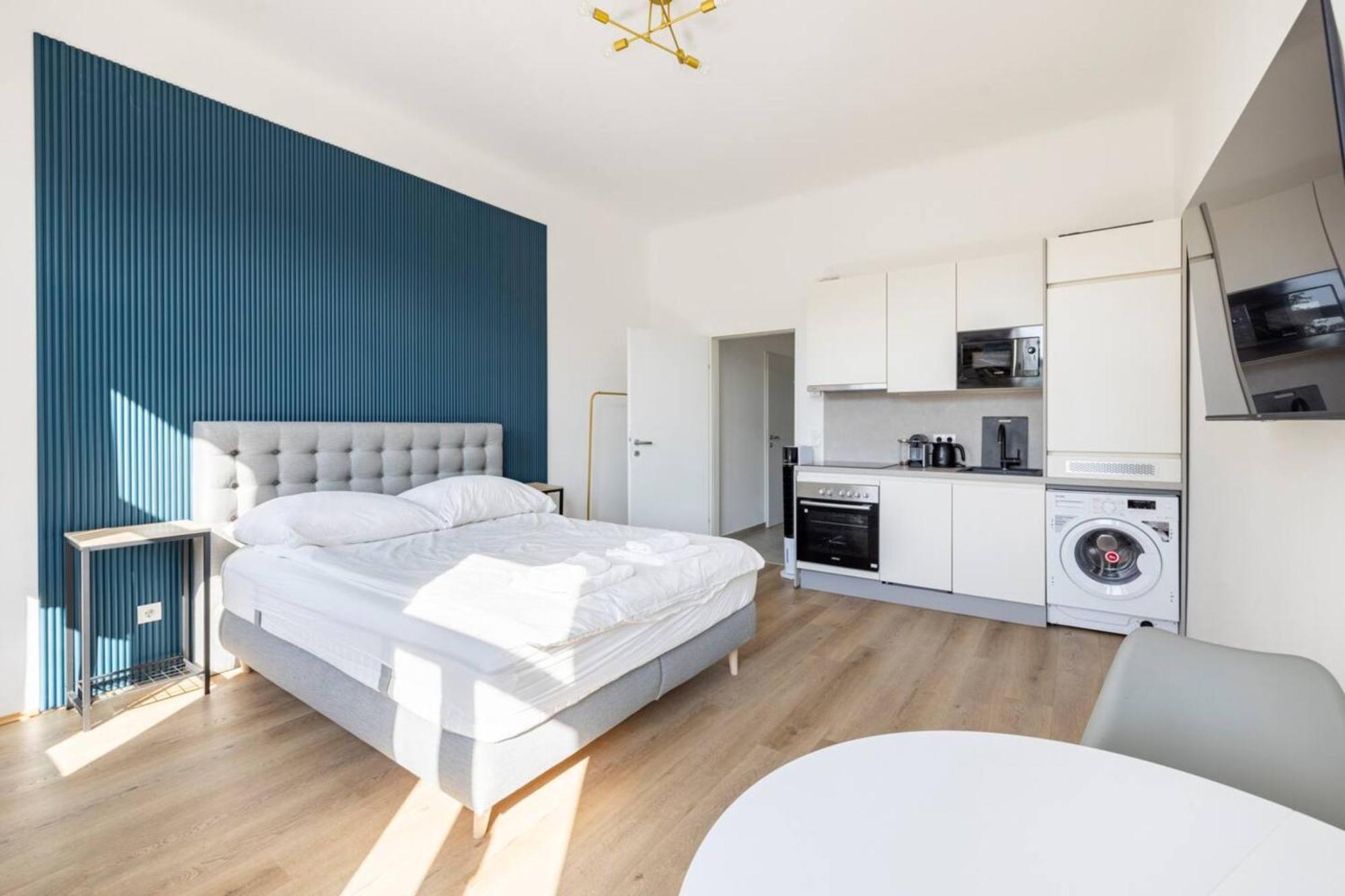 Apartment Near Schoenbrunn & Metro Wina Bagian luar foto