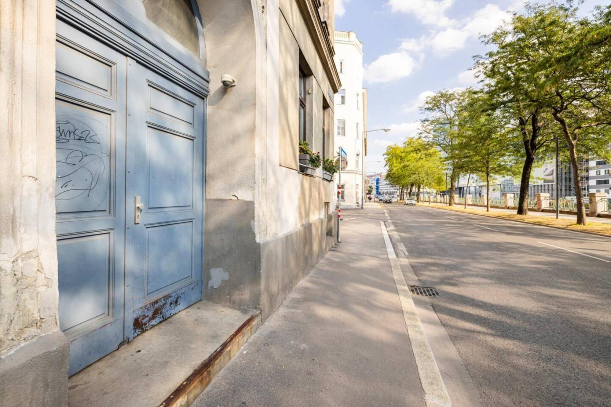 Apartment Near Schoenbrunn & Metro Wina Bagian luar foto