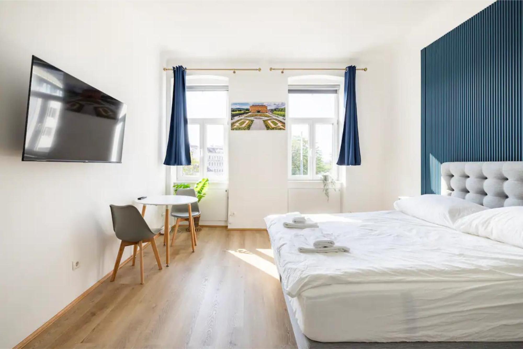 Apartment Near Schoenbrunn & Metro Wina Bagian luar foto