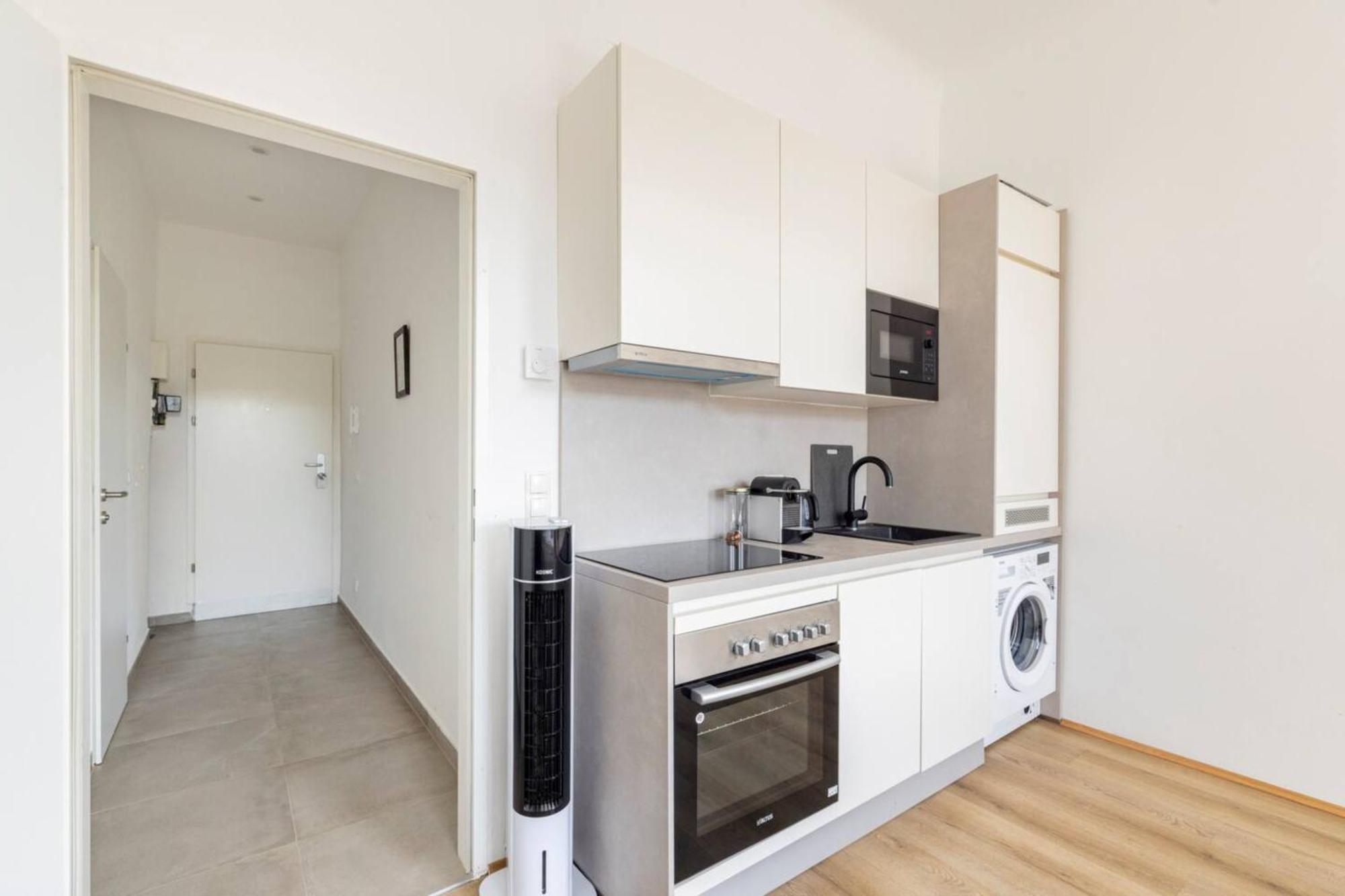 Apartment Near Schoenbrunn & Metro Wina Bagian luar foto